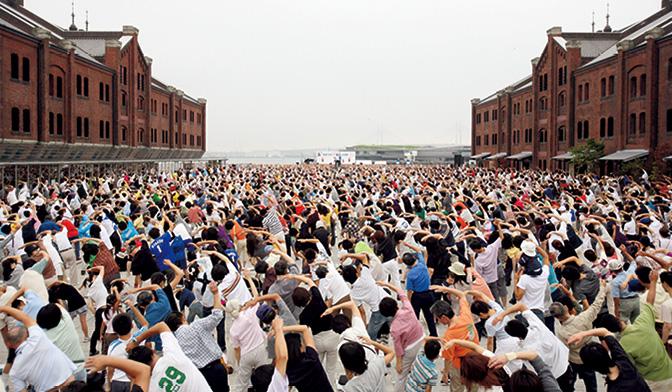ラジオ体操している様子
