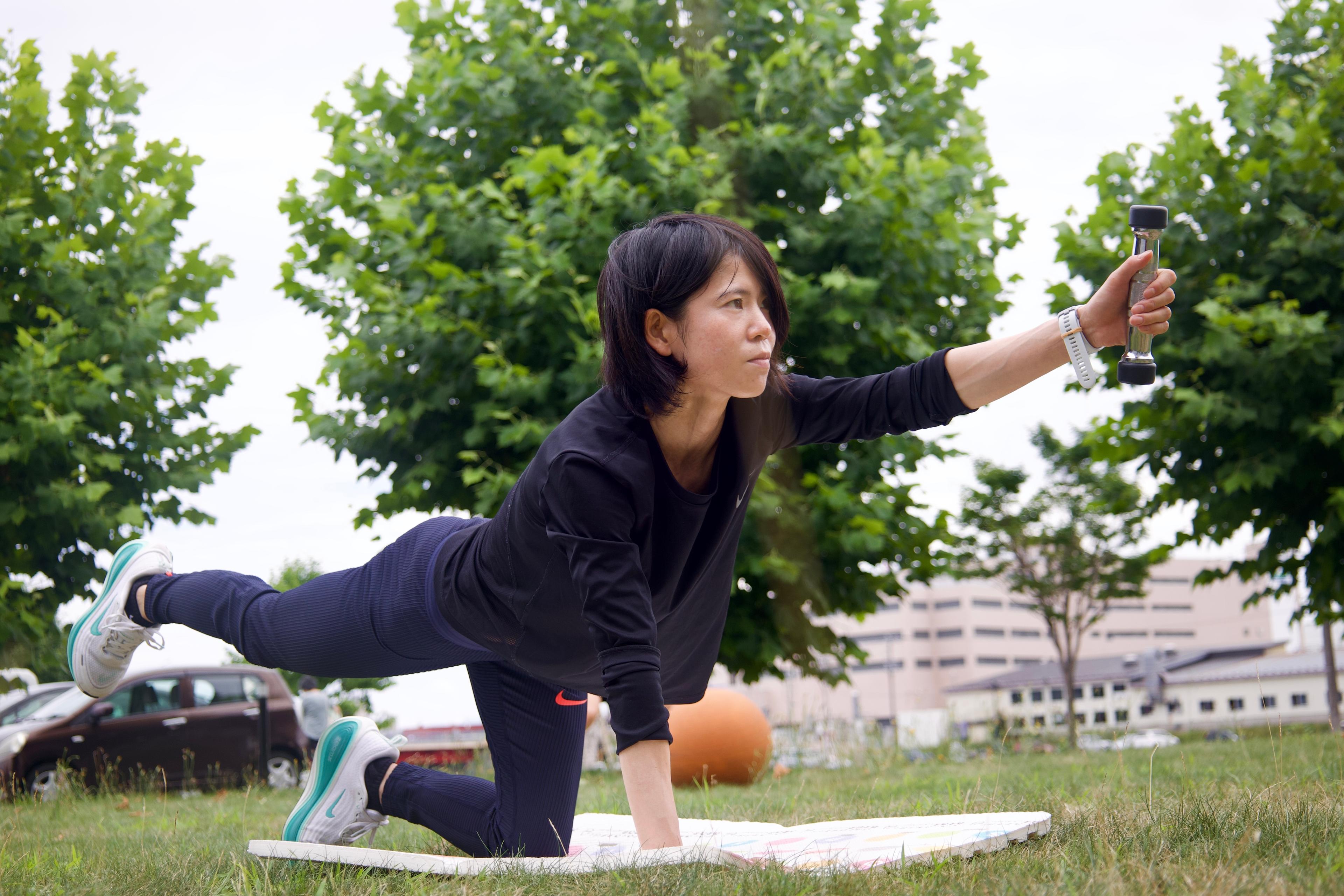 トレーニング中の鈴木選手の写真