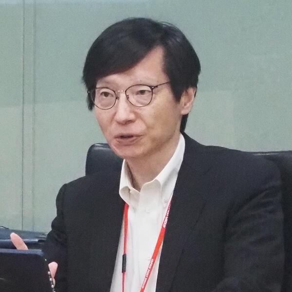 日本郵政株式会社執行役
西田 晃久