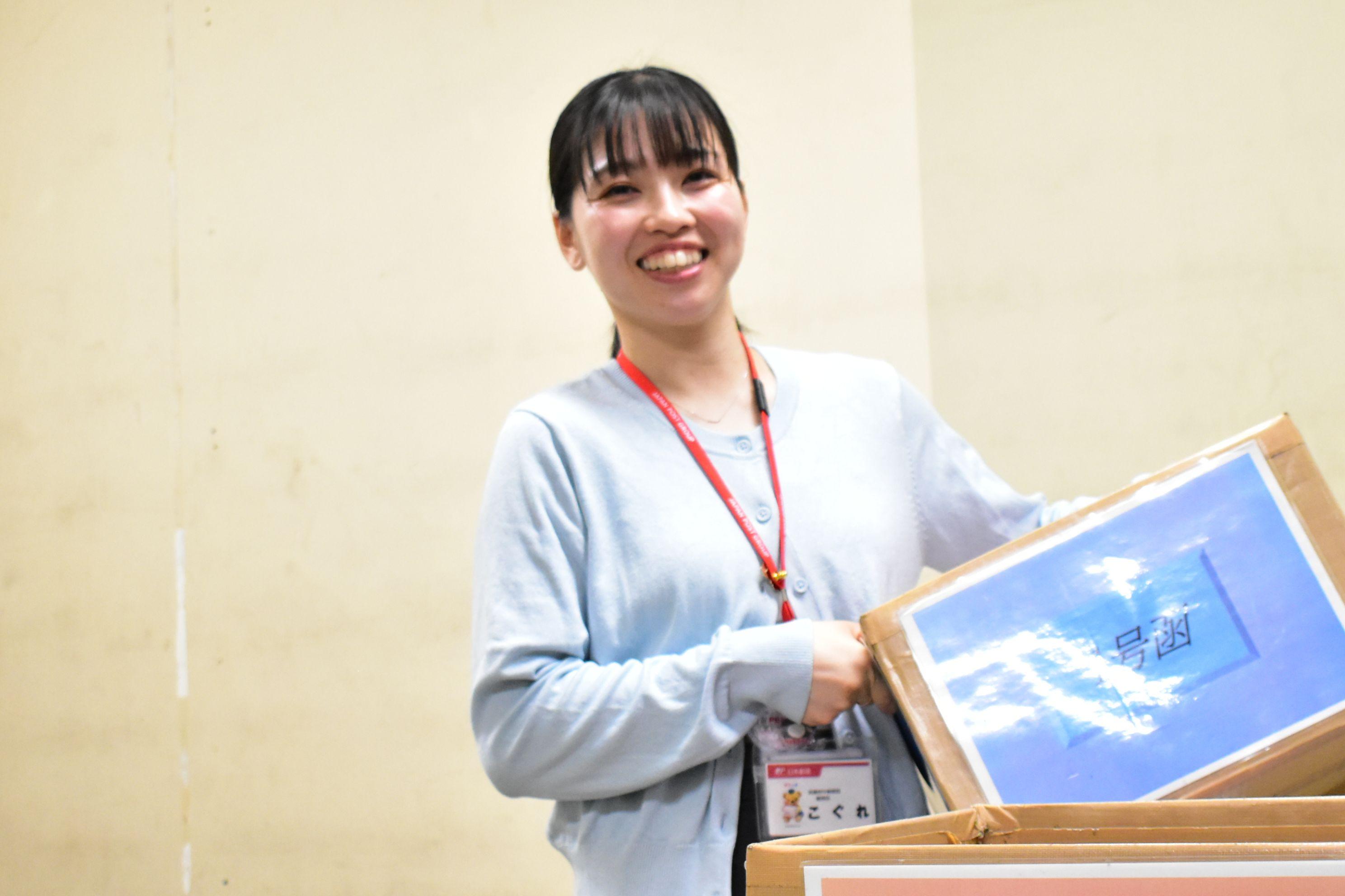 勤務中の小暮選手の写真