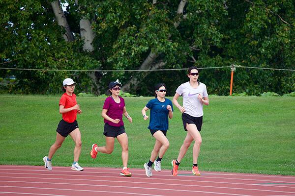 ランニング中の選手たち