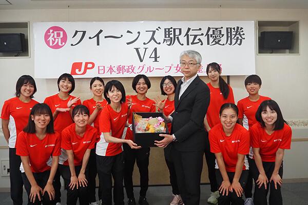 根岸社長と選手たち