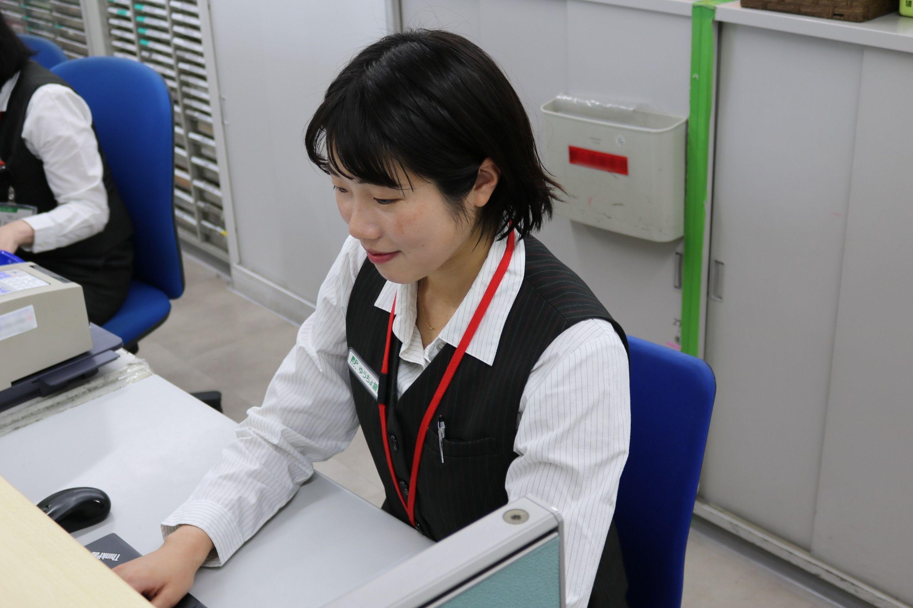 勤務中の和田選手の写真