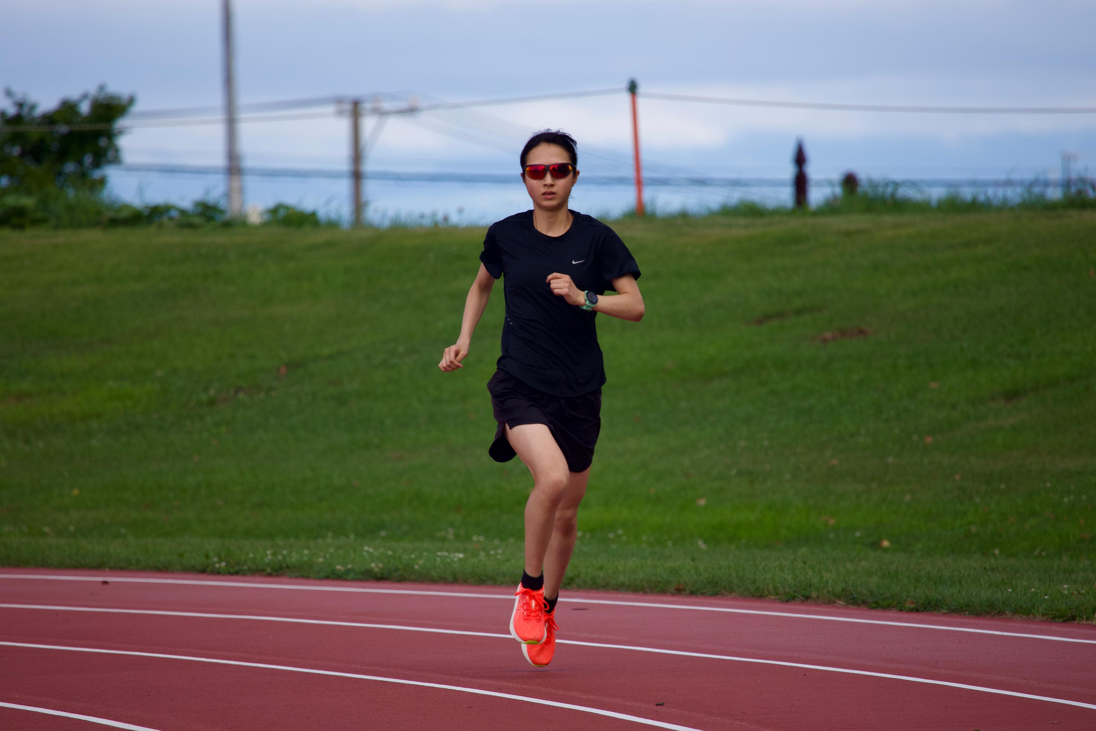 ランニング中の山中選手の写真