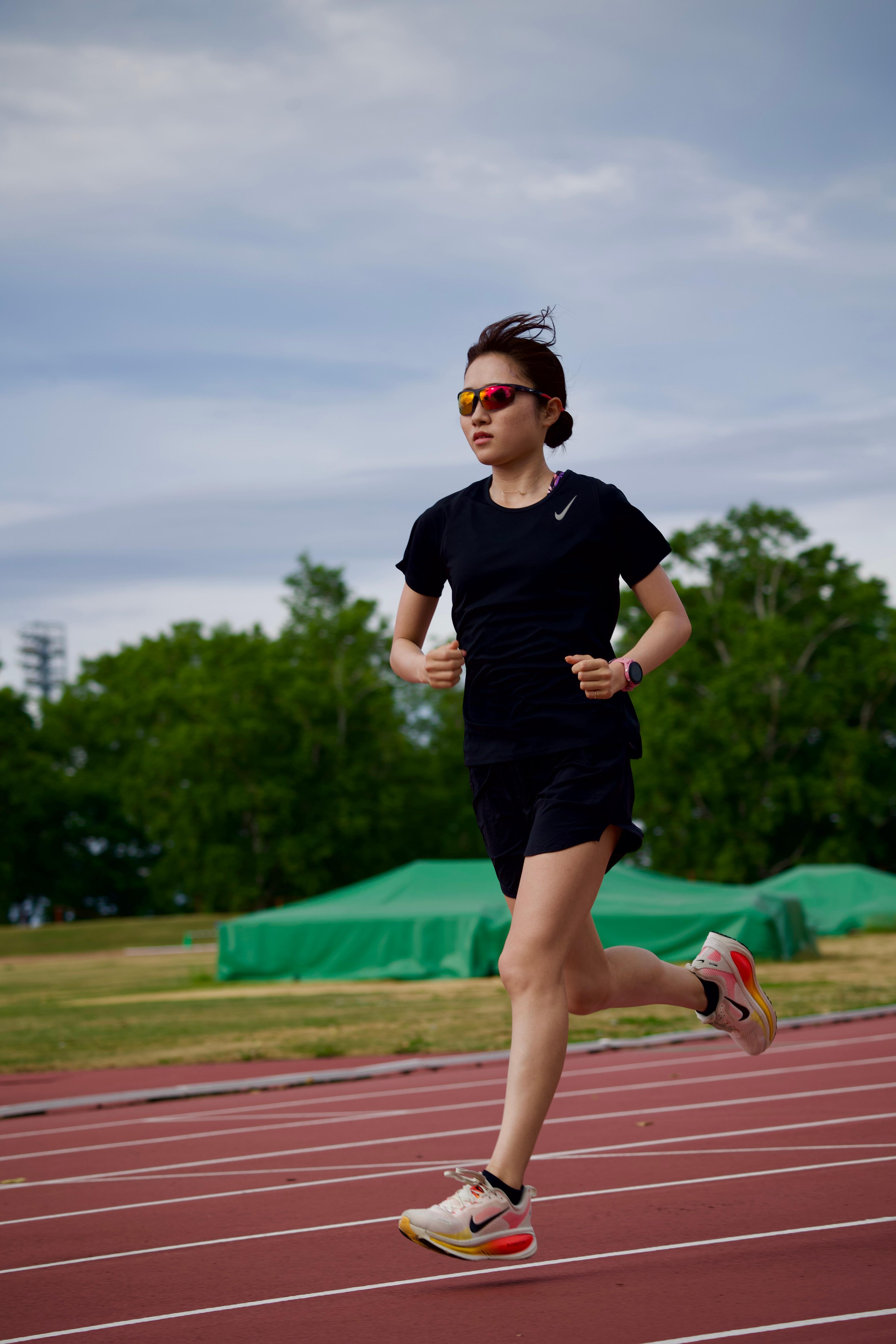 ランニング中の菅田選手の写真