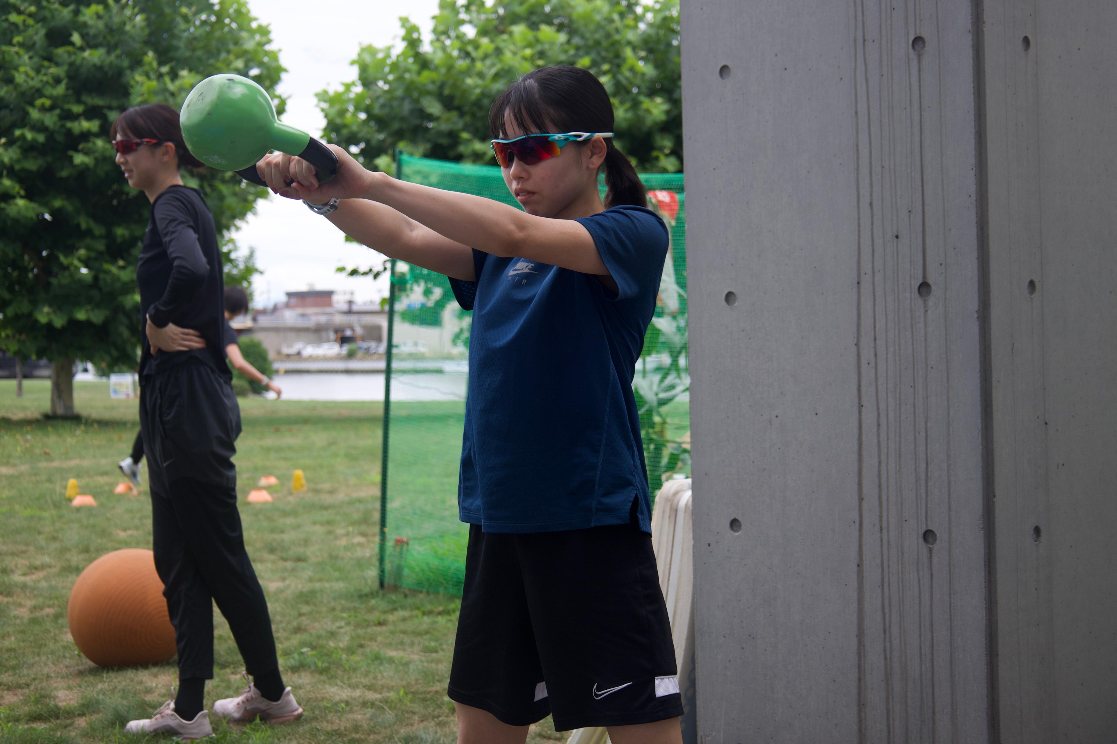 トレーニング中の小暮選手の写真