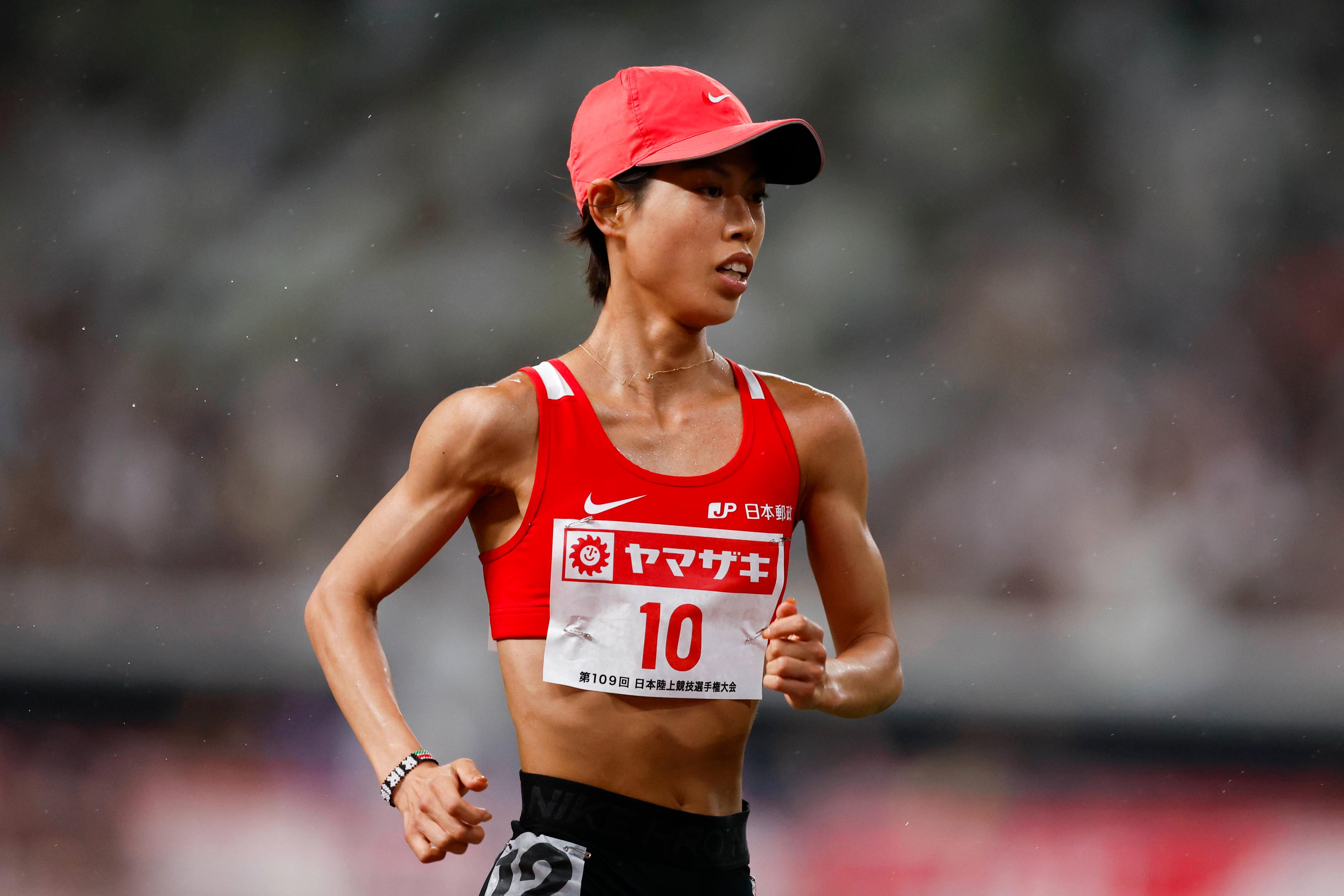 走っている廣中選手の写真