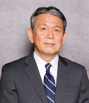 株式会社かんぽ生命保険取締役兼代表執行役社長 植平光彦